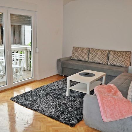 투즐라 Apartman Dina 아파트 외부 사진
