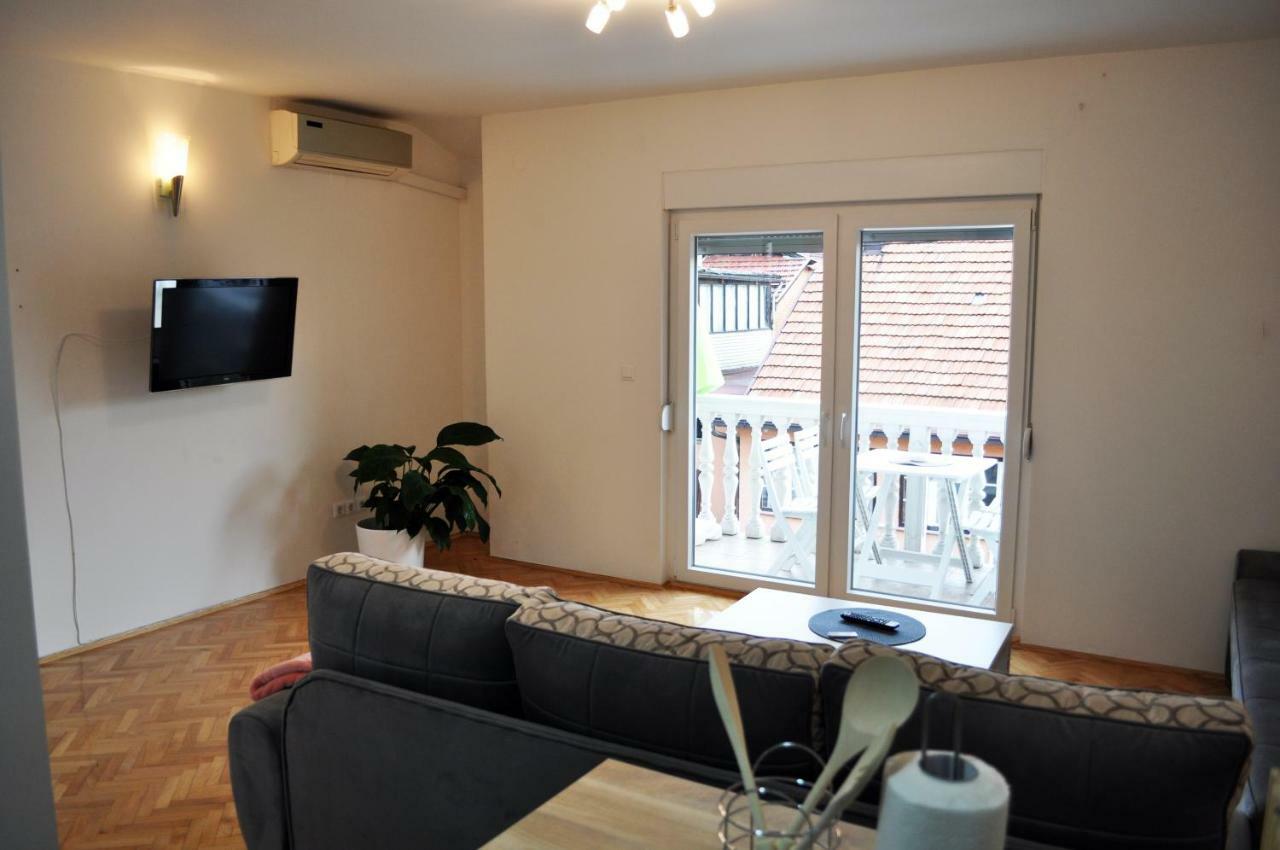 투즐라 Apartman Dina 아파트 외부 사진