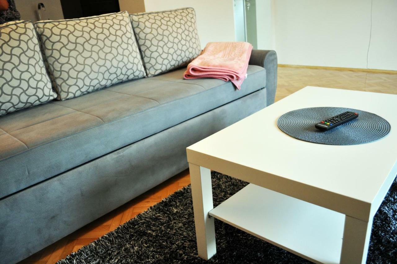 투즐라 Apartman Dina 아파트 외부 사진