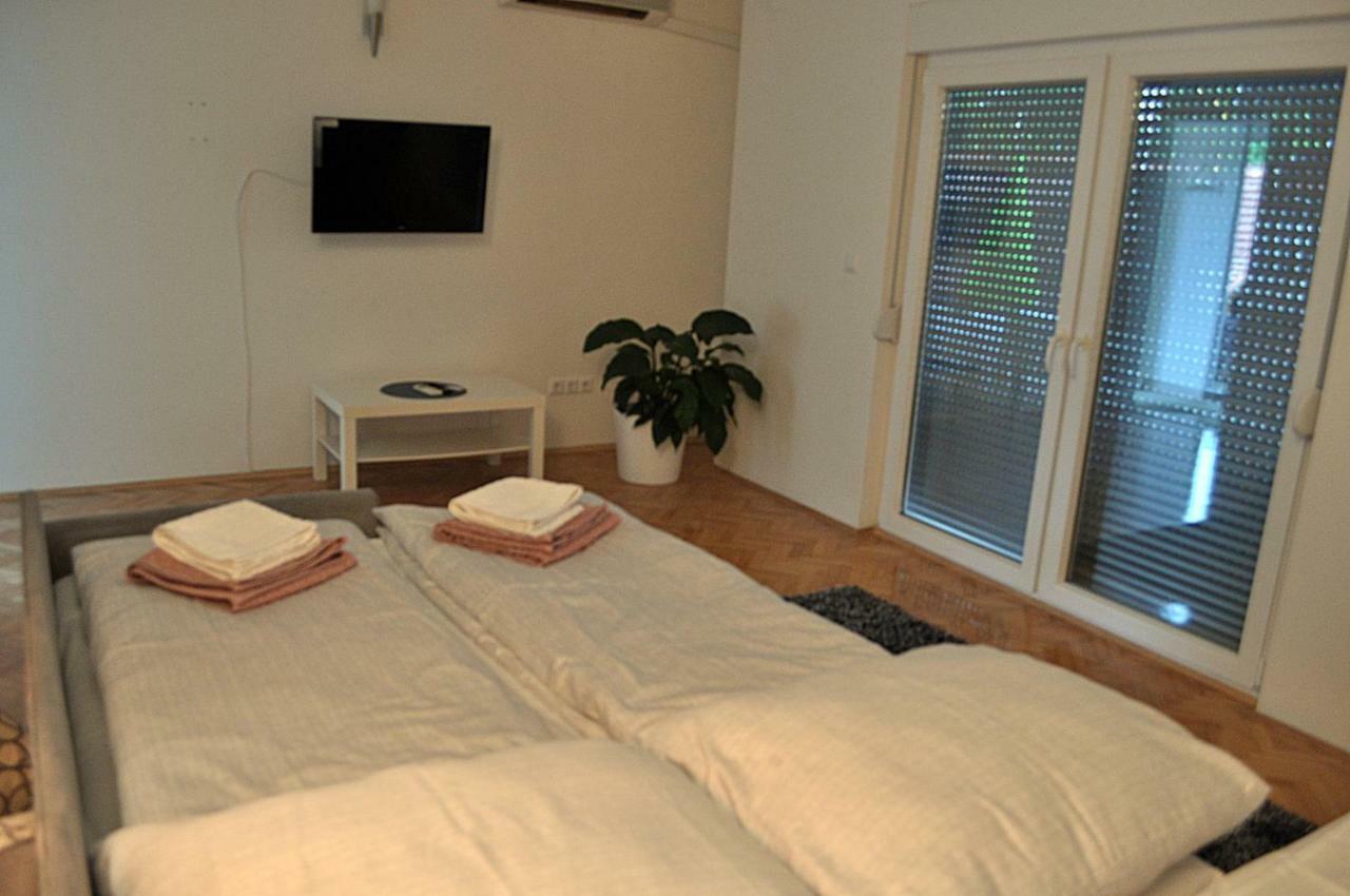 투즐라 Apartman Dina 아파트 외부 사진