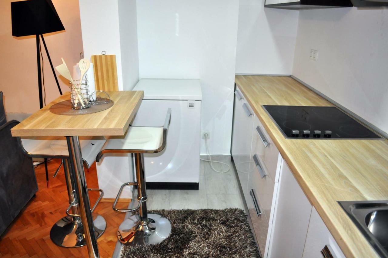 투즐라 Apartman Dina 아파트 외부 사진